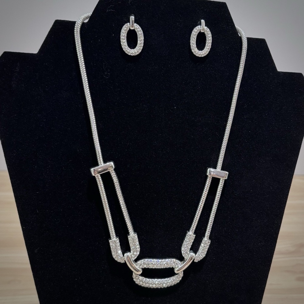 Avon Proud Texan Necklace & Earring Gift Set Silver Tone Crystal Snake Chain